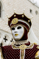 Fototapeta na wymiar Tradycyjne weneckie maski karnawałowe