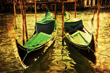 Obraz na płótnie Canvas dwie gondole w Wenecji z grunge tekstury