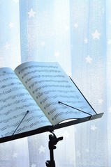 星のカーテンと楽譜