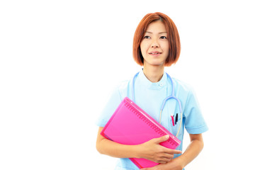 微笑む女医