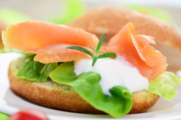 Belegtes Brötchen mit Lachs