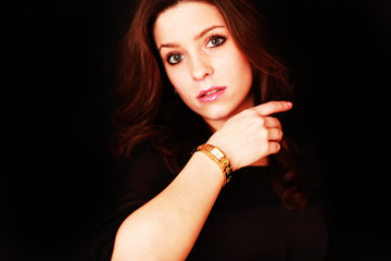 hübsche Frau mit Uhr