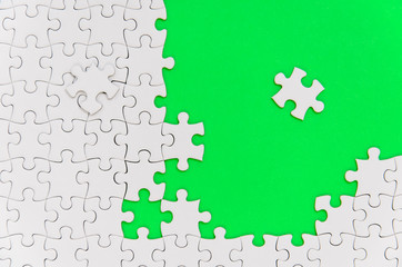 ジグソーパズル 黄緑色背景