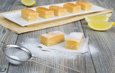 Traditional lemon bars