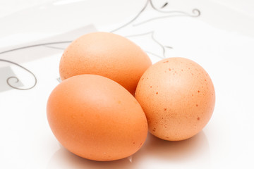 Uova di gallina fresche