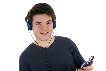 Juger Mann hört Musik