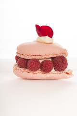macarons à la framboise et à la rose