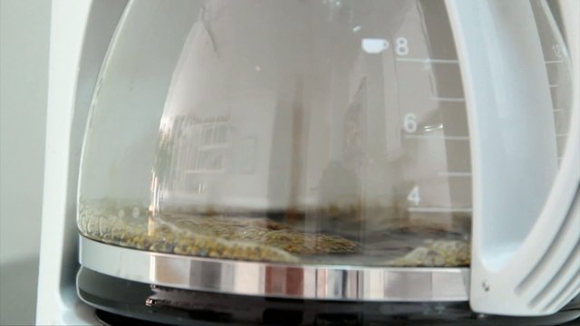 Cafetera americana preparando caf&eacute;