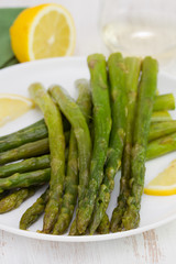 boiled asparagus with lemon