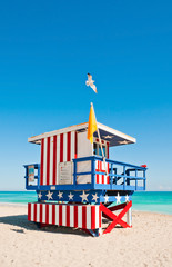 Lifeguard Tower in South Beach, Miami Beach, Florida - obrazy, fototapety, plakaty