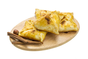 Patty with apple and cinnamon