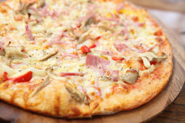 Pizza ham and mushroom