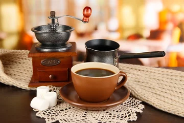 Papier Peint photo Bar a café tasse de café avec foulard et moulin à café sur table dans la chambre