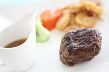 Grilled steak with vegetables