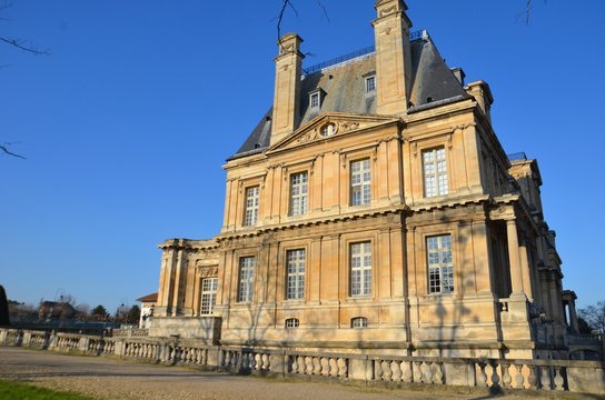 Ch&acirc;teau de Maisons dans les Yvelines vue de c&ocirc;t&eacute;,