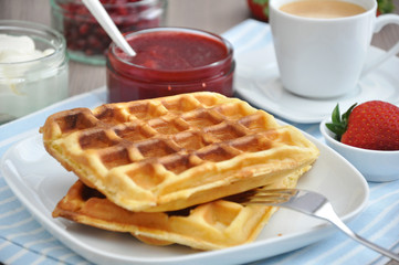 Frische Waffeln zum Frühstück