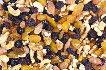 mixed nuts and raisins