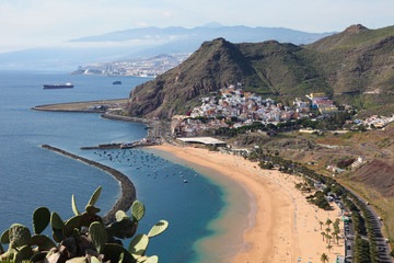 Playa de Las Teresitas at Santa Cruz de Tenerife, Tenerife - obrazy, fototapety, plakaty