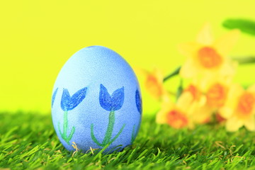 Osterei mit Blumenmotiv