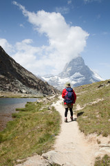 Fototapeta na wymiar Trekking w Alpach szwajcarskich