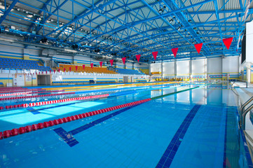 Empty swiming pool with blue water - obrazy, fototapety, plakaty