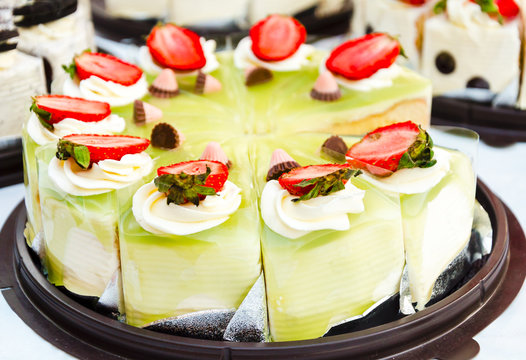 Pandan And Strawberry Cake