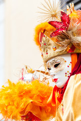 Masque carnaval orange