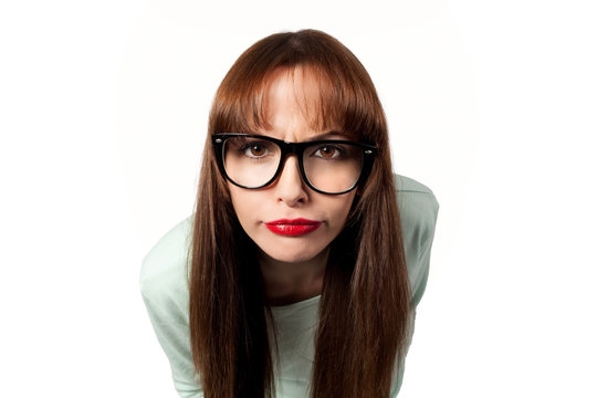 Frau mit schwarzer Brille