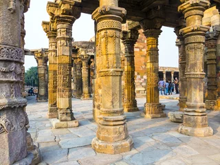 Foto op Plexiglas stone carvings at pillars, Qutab Minar, Delhi © travelview