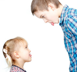 Children sticking out tongues