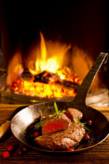 steaks in der pfanne
