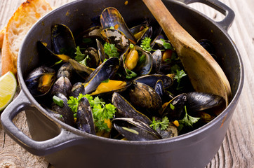miesmuscheln in weinsauce