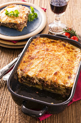 moussaka im auflaufform