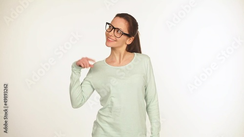 Junge Brünette Mit Brille Wird Vollgewichst Junge Brünette Mit Brille Wird Vollgewichst