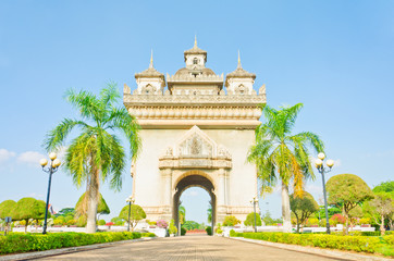Fototapeta na wymiar Patuxai pomnik w stolicy Laosu Vientiane