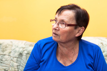 Obraz premium Worried senior woman
