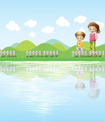 Photo sur Plexiglas Rivière, lac Un garçon et une fille regardant le lac