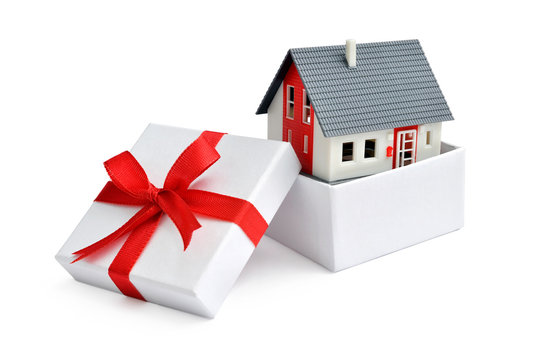 Haus im Geschenkkarton