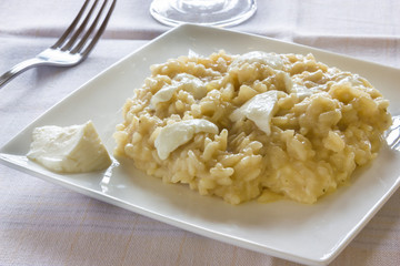 Risotto with shallots and soft cheese