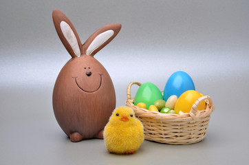 Osterkörbchen mit Küken und Hase