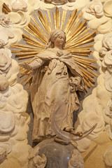 Fototapeta na wymiar Verona - Niepokalane Poczęcie - Santa Anastasia posągi