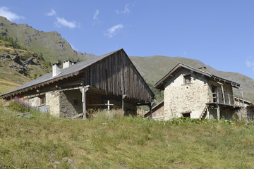 Fototapeta na wymiar Little farms in a mountainvillage in the French alps
