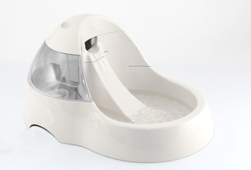 Distributore d'acqua elettrico per animali domestici