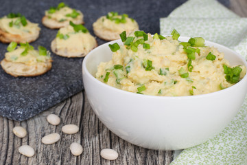 Pate from whire beans with green onions