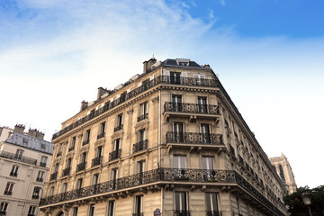 Fototapeta na wymiar Paris Apartments block