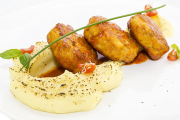 cutlets fried in carrot sauce with mashed potatoes
