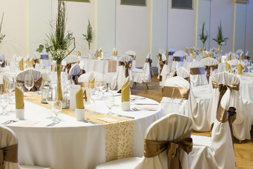 an image of tables setting at a luxury wedding hall