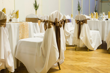 an image of tables setting at a luxury wedding hall
