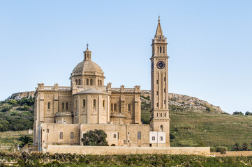 Fototapeta na wymiar Ta 'Pinu kościół położony w pobliżu Gharb Gozo, Malta