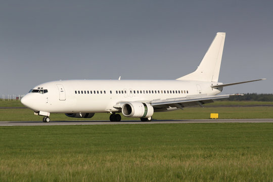 B 737 white